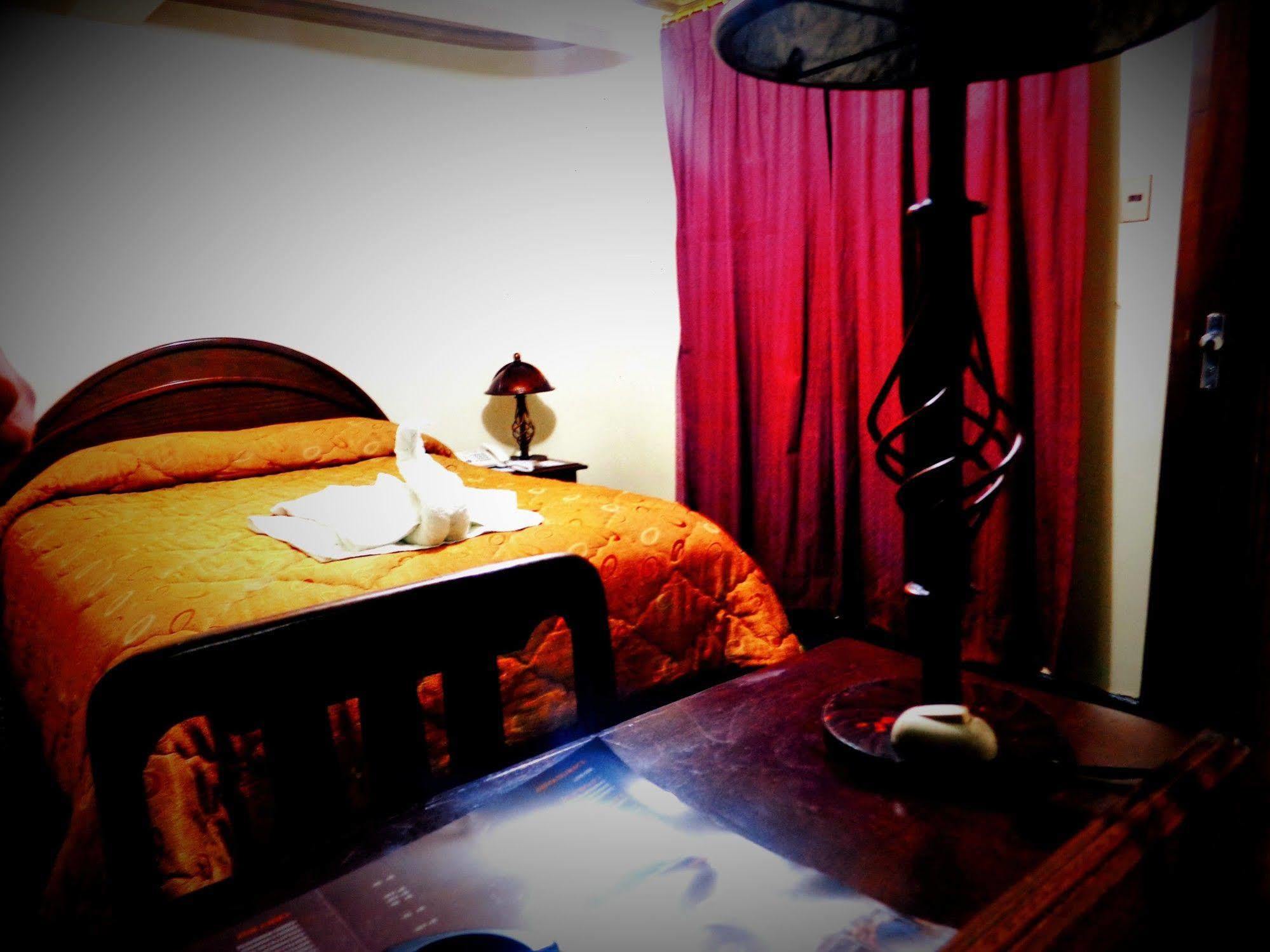 Hotel Alexander La Paz Buitenkant foto